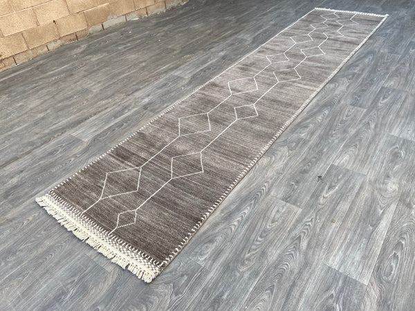 Modern Moroccan Runner - R14