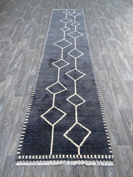 Azrou Runner with a natural wool color - U21