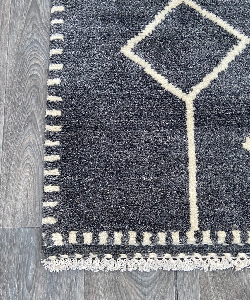 Azrou Runner with a natural wool color - U21