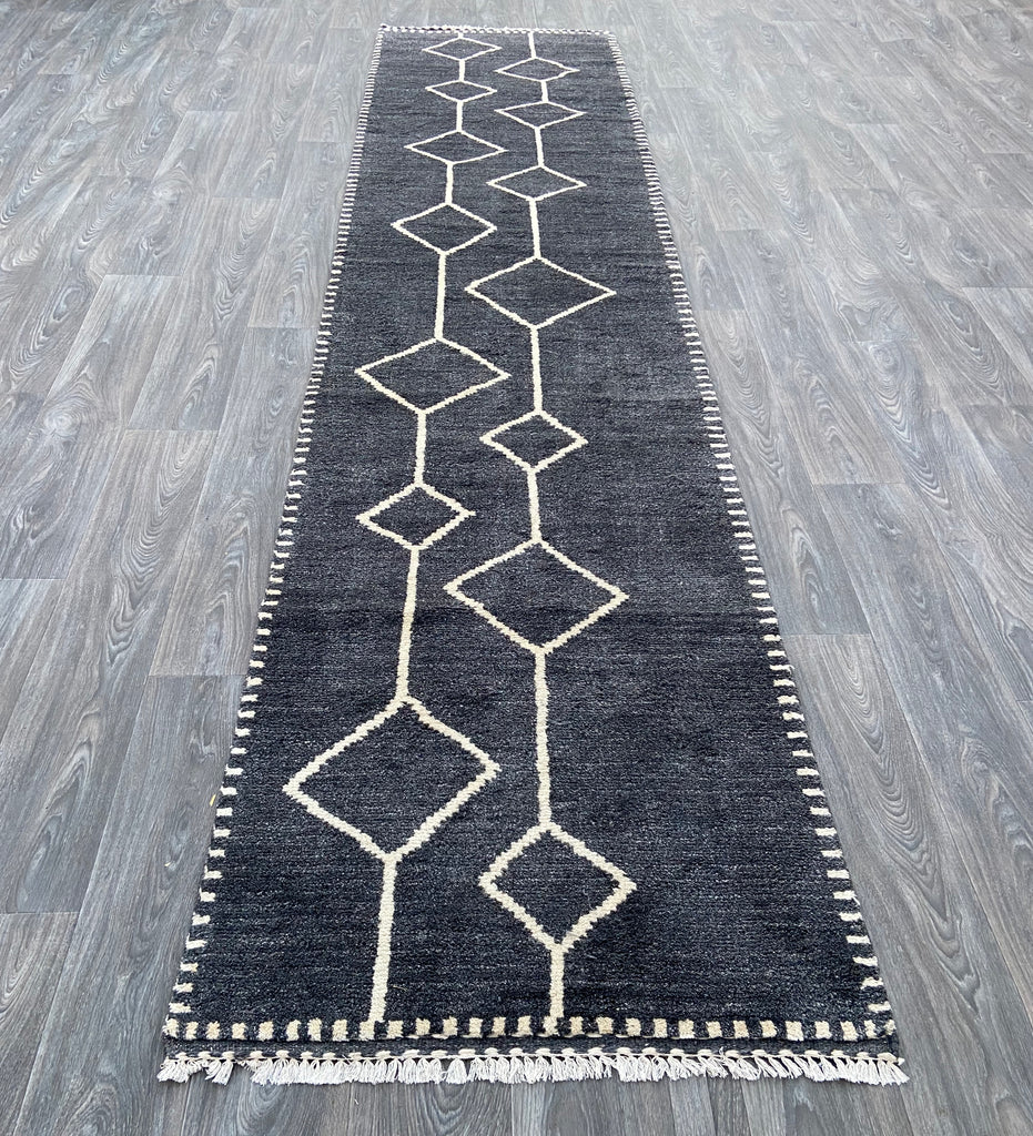 Azrou Runner with a natural wool color - U21