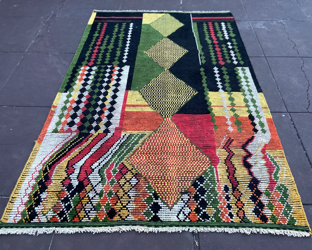 Moroccan Rug - Retro design low pile weave - AW131